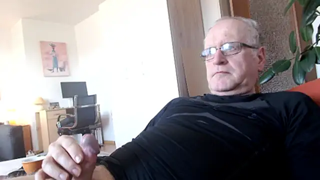 Snapshot of Milkasahne64 chatting on March 21, 2026, 9:36 am Milkasahne64 online show from March 21, 2026, 9:36 am