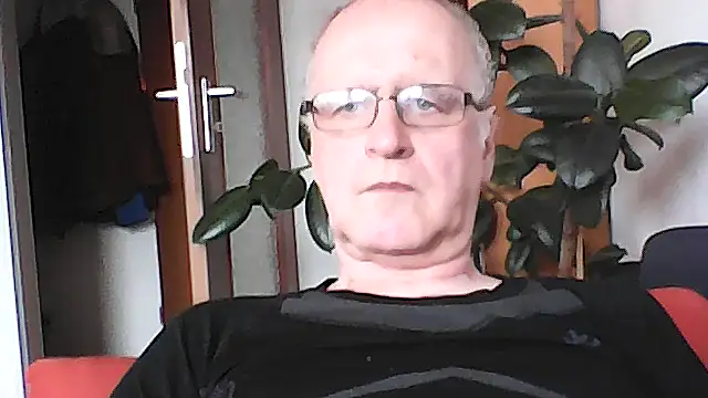 Snapshot of Milkasahne64 chatting on March 13, 2026, 10:31 am Milkasahne64 online show from March 13, 2026, 10:31 am