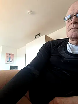 Snapshot of Milkasahne64 chatting on March 22, 2026, 12:07 pm Milkasahne64 online show from March 22, 2026, 12:07 pm