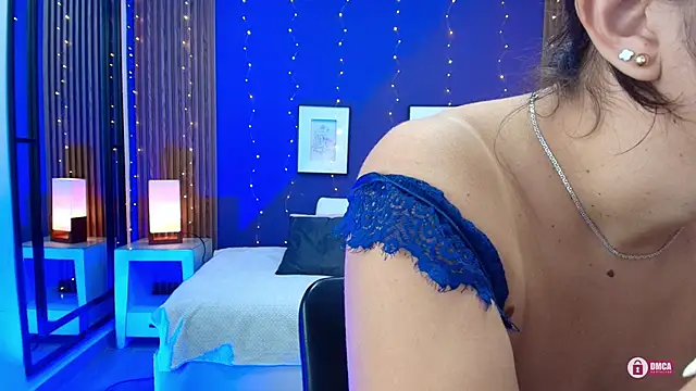 Snapshot of alina_martinelli chatting on November 1, 2025, 1:49 pm alina martinelli online show from November 1, 2025, 1:49 pm