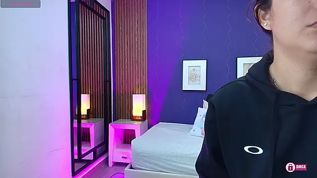 Snapshot of alina_martinelli chatting on October 4, 2025, 12:50 pm alina martinelli online show from October 4, 2025, 12:50 pm