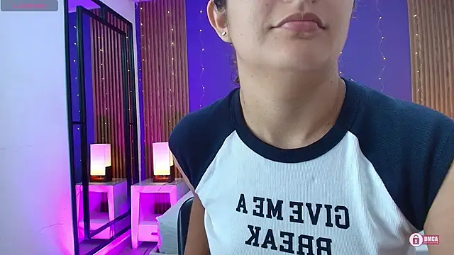 Snapshot of alina_martinelli chatting on October 9, 2025, 11:44 am alina martinelli online show from October 9, 2025, 11:44 am