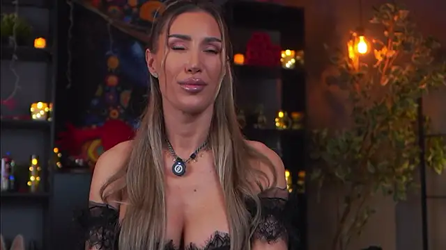 Evelyn Evyyy online show from February 15, 2026, 7:24 pm