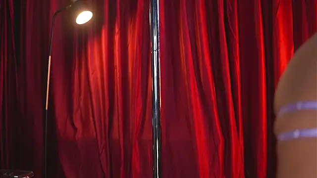 Snapshot of Evelyn_Evyyy chatting on October 6, 2025, 6:19 pm Evelyn Evyyy online show from October 6, 2025, 6:19 pm