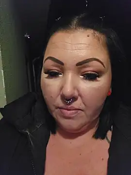 Snapshot of -BonnieBlack- chatting on December 14, 2025, 2:18 am -BonnieBlack- online show from December 14, 2025, 2:18 am