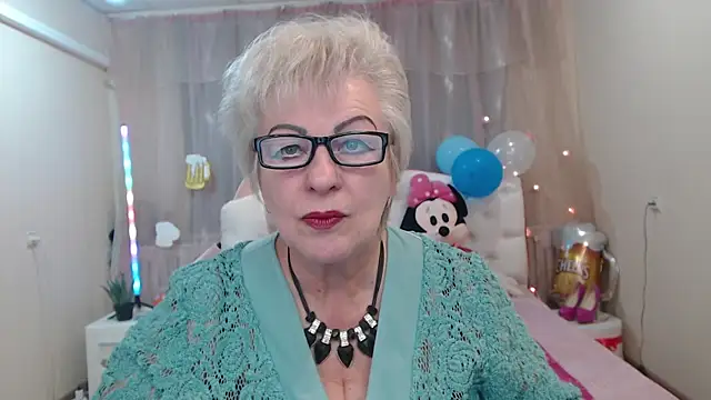 Snapshot of KayleSmoll chatting on September 17, 2025, 6:21 pm KayleSmoll online show from September 17, 2025, 6:21 pm