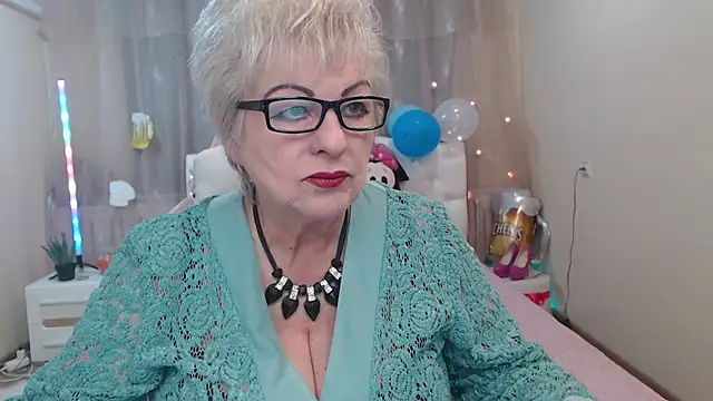 Snapshot of KayleSmoll chatting on September 20, 2025, 6:35 pm KayleSmoll online show from September 20, 2025, 6:35 pm