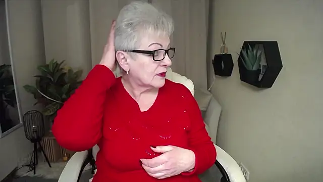 Snapshot of KayleSmoll chatting on February 3, 2026, 7:41 pm KayleSmoll online show from February 3, 2026, 7:41 pm