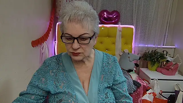 Snapshot of KayleSmoll chatting on March 21, 2025, 7:46 pm KayleSmoll online show from March 21, 2025, 7:46 pm