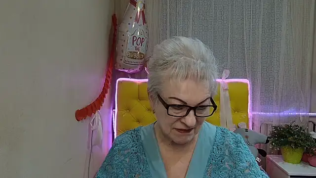 Snapshot of KayleSmoll chatting on March 22, 2025, 1:54 am KayleSmoll online show from March 22, 2025, 1:54 am