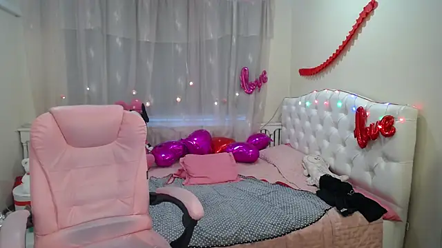 Snapshot of KayleSmoll chatting on March 13, 2025, 4:38 am KayleSmoll online show from March 13, 2025, 4:38 am