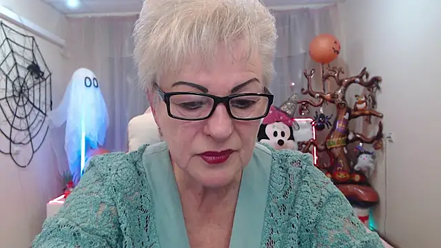 Snapshot of KayleSmoll chatting on October 22, 2025, 6:29 pm KayleSmoll online show from October 22, 2025, 6:29 pm