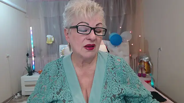 Snapshot of KayleSmoll chatting on October 7, 2025, 6:42 pm KayleSmoll online show from October 7, 2025, 6:42 pm