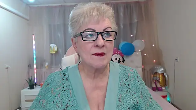 Snapshot of KayleSmoll chatting on October 4, 2025, 7:15 pm KayleSmoll online show from October 4, 2025, 7:15 pm