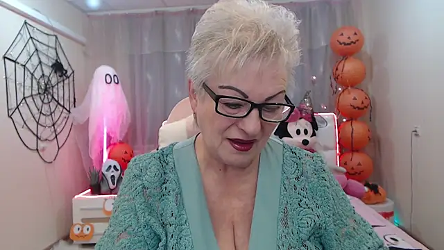 Snapshot of KayleSmoll chatting on October 14, 2025, 6:41 pm KayleSmoll online show from October 14, 2025, 6:41 pm