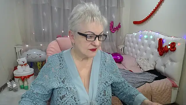 Snapshot of KayleSmoll chatting on March 14, 2025, 10:38 pm KayleSmoll online show from March 14, 2025, 10:38 pm