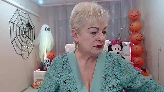 Snapshot of KayleSmoll chatting on October 11, 2025, 6:31 pm KayleSmoll online show from October 11, 2025, 6:31 pm