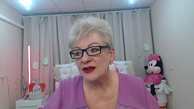 KayleSmoll online show from April 7, 2026, 6:54 pm