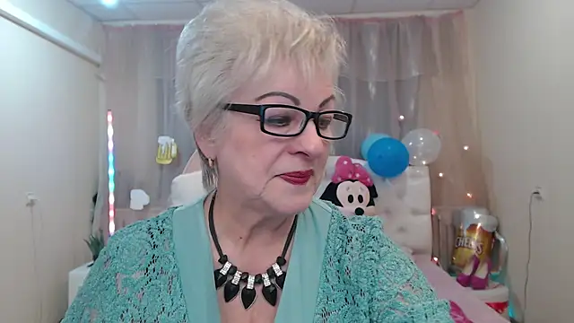 Snapshot of KayleSmoll chatting on September 19, 2025, 6:34 pm KayleSmoll online show from September 19, 2025, 6:34 pm