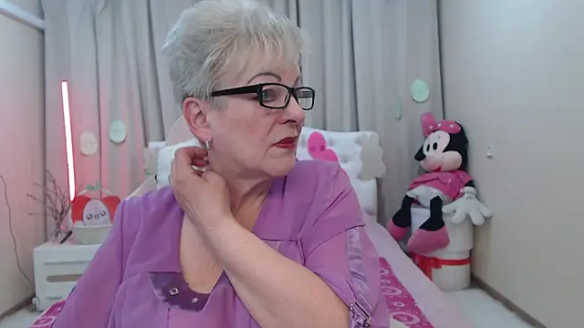 KayleSmoll online show from April 8, 2026, 6:42 pm