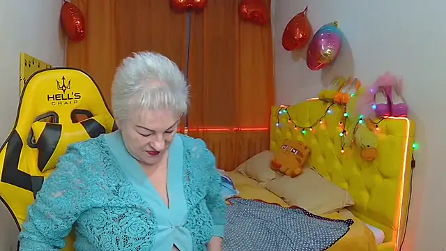 Snapshot of KayleSmoll chatting on March 22, 2025, 10:26 pm KayleSmoll online show from March 22, 2025, 10:26 pm