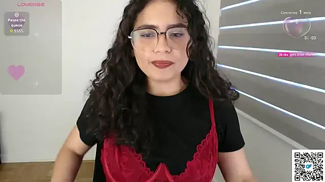 Snapshot of cinnamon_rosa chatting on October 17, 2025, 10:00 pm cinnamon rosa online show from October 17, 2025, 10:00 pm