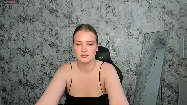 DeniRicchii online show from June 15, 2026, 6:46 am