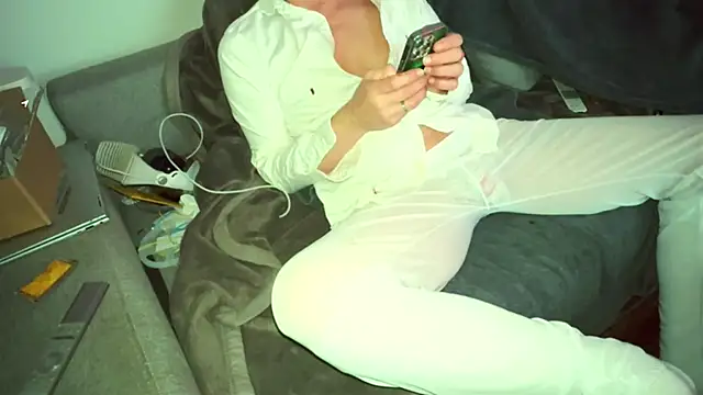 Snapshot of swissMen_DE chatting on November 5, 2025, 6:05 am swissMen DE online show from November 5, 2025, 6:05 am