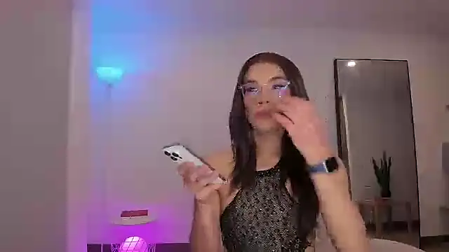 Snapshot of Kaarla___ chatting on November 8, 2025, 6:06 am Kaarla online show from November 8, 2025, 6:06 am