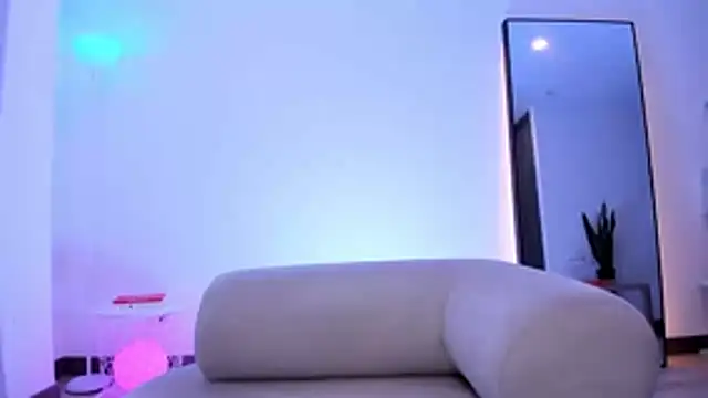 Snapshot of Kaarla___ chatting on November 12, 2025, 5:00 am Kaarla online show from November 12, 2025, 5:00 am