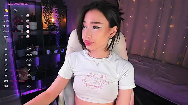 sensualily online show from December 5, 2025, 3:43 pm