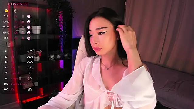 sensualily online show from November 7, 2025, 3:38 pm