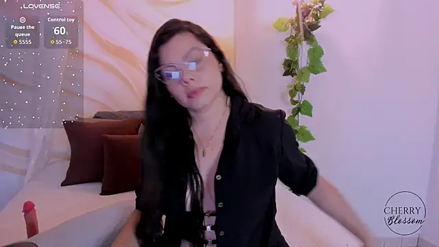 Snapshot of CherryBlossomm_ chatting on November 21, 2025, 12:09 am CherryBlossomm online show from November 21, 2025, 12:09 am