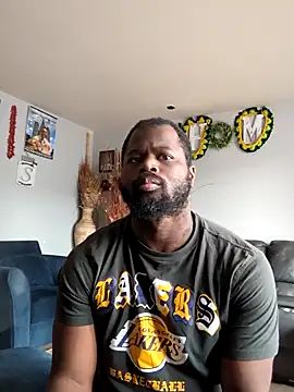 Snapshot of goodboybaddaddy chatting on February 16, 2025, 7:16 pm goodboybaddaddy online show from February 16, 2025, 7:16 pm