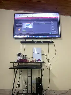 scarlet tommy online show from April 14, 2026, 7:41 pm