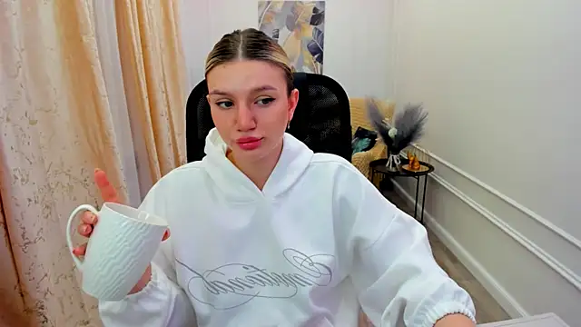 SelenaeMoore online show from July 1, 2026, 4:13 am