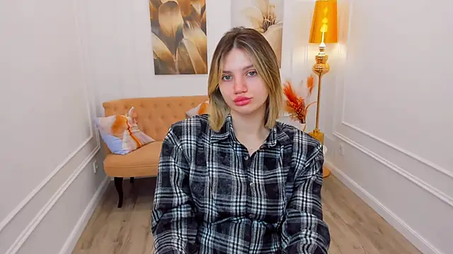 SelenaeMoore online show from April 4, 2026, 3:35 am