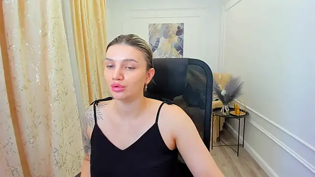SelenaeMoore online show from July 4, 2026, 4:19 am