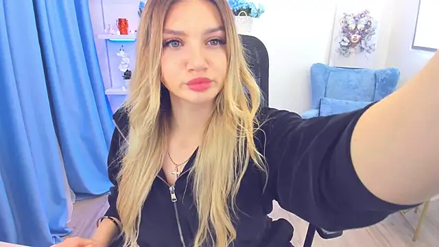 Snapshot of SelenaeMoore chatting on October 21, 2025, 3:28 am SelenaeMoore online show from October 21, 2025, 3:28 am