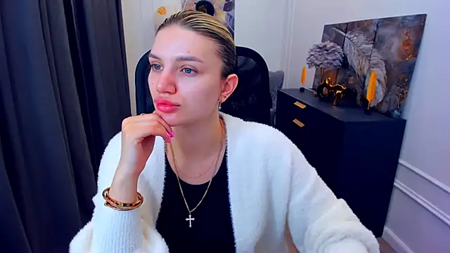 SelenaeMoore online show from May 12, 2026, 3:47 am