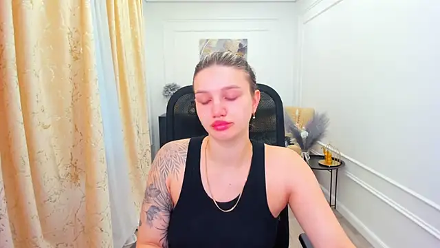 SelenaeMoore online show from July 8, 2026, 3:51 am