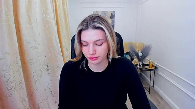 SelenaeMoore online show from July 13, 2026, 4:01 am