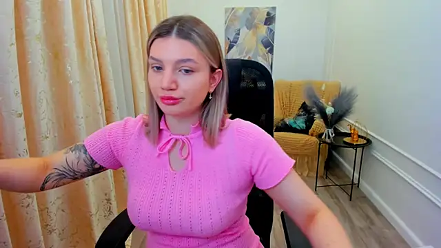 SelenaeMoore online show from July 6, 2026, 4:08 am
