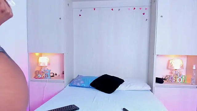 Snapshot of KendallRosse1 chatting on December 18, 2025, 12:53 pm KendallRosse1 online show from December 18, 2025, 12:53 pm