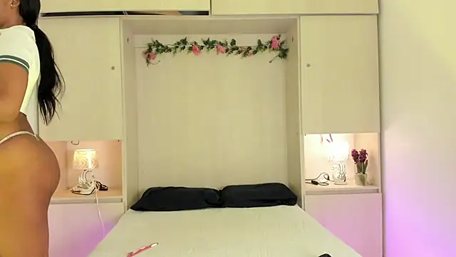 Snapshot of KendallRosse1 chatting on December 19, 2025, 12:40 pm KendallRosse1 online show from December 19, 2025, 12:40 pm