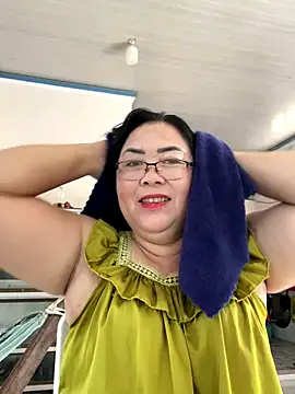 Snapshot of NDith chatting on November 12, 2025, 2:15 am NDith online show from November 12, 2025, 2:15 am