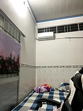 Snapshot of NDith chatting on October 17, 2025, 1:24 pm NDith online show from October 17, 2025, 1:24 pm