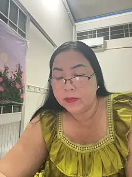 Snapshot of NDith chatting on December 4, 2025, 11:31 am NDith online show from December 4, 2025, 11:31 am