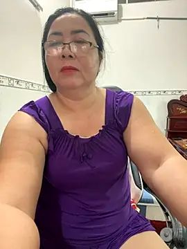 Snapshot of NDith chatting on November 1, 2025, 9:36 am NDith online show from November 1, 2025, 9:36 am