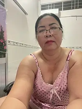 Snapshot of NDith chatting on October 31, 2025, 9:32 pm NDith online show from October 31, 2025, 9:32 pm